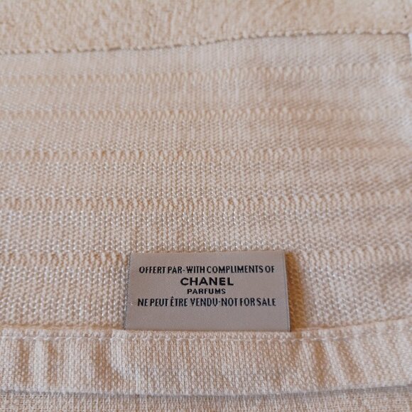 CHANEL Parfums Beach Towel - NEW - Ultra Large (37'' x 66'') - Picture 5 of 8